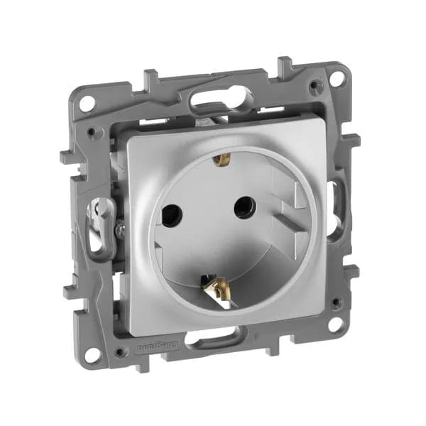 Розетка с заземлением со шторками Legrand Etika 672422 (алюминий)