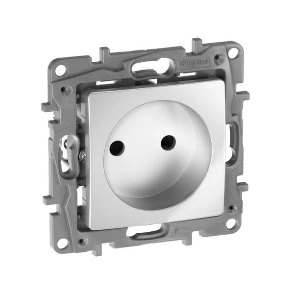 Розетка без заземления со шторками Legrand Etika 672434 (алюминий)