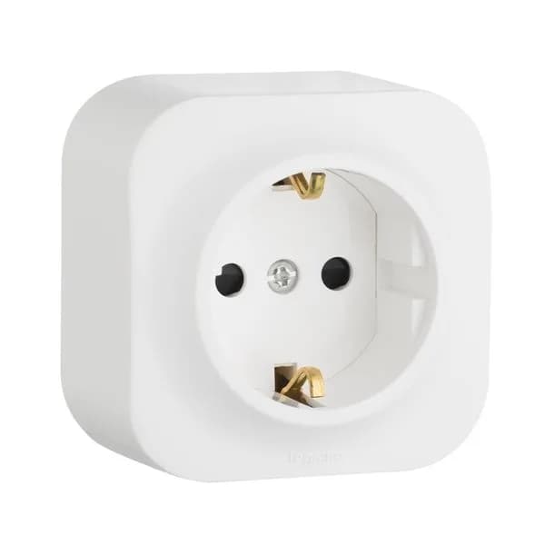 Розетка с заземлением со шторками Legrand Quteo 782220 (белый)