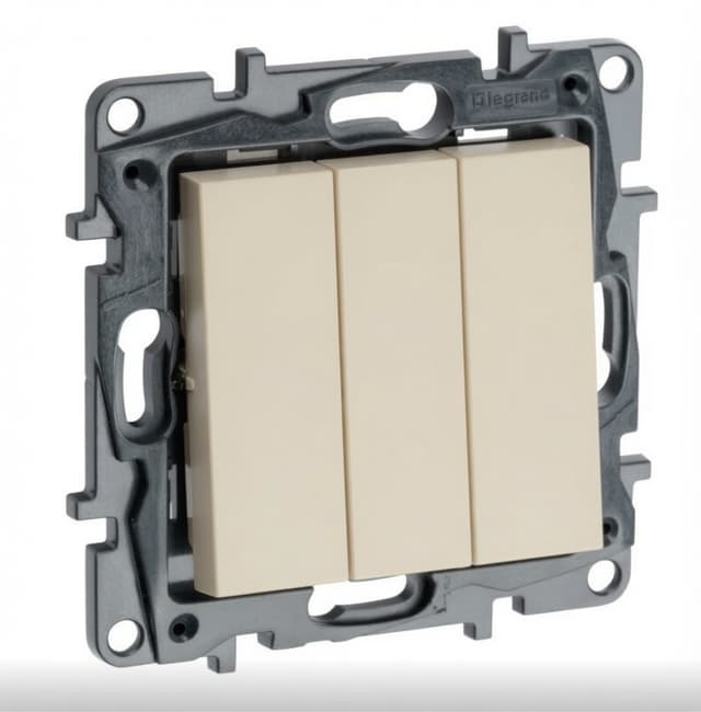 Выключатель 3-клавишный Legrand Structura 764151